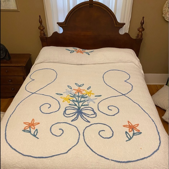 Other - Vintage 1950’s Chenille Bedspread Floral Bouquet